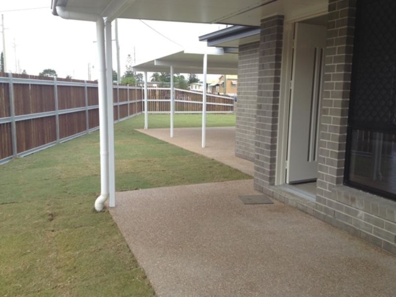 2/10 Thompson Street, Park Avenue QLD 4701